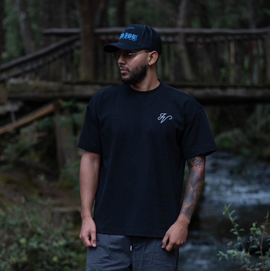 CAMISETA BASIC LOGO IV [NEGRO]