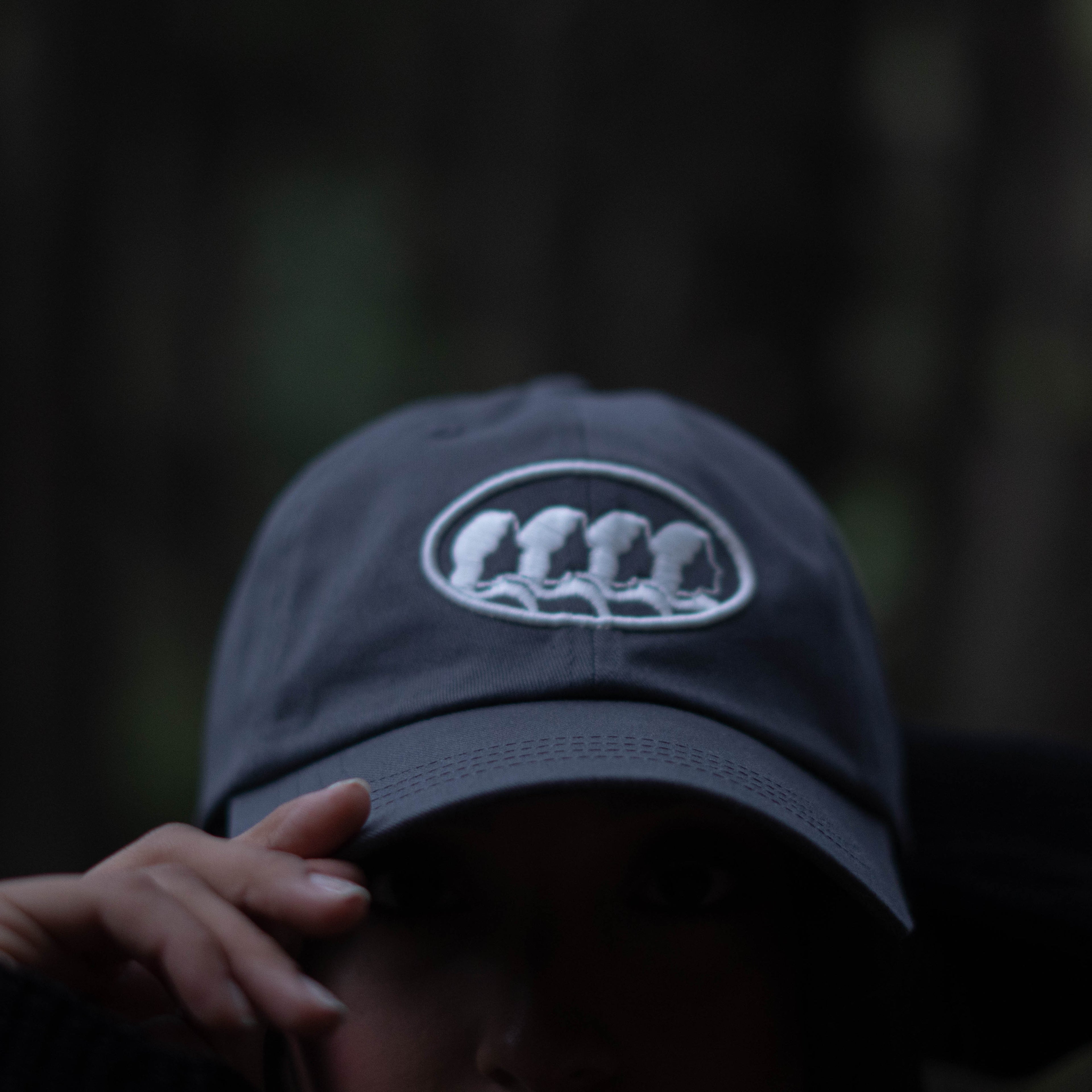 GORRA DAD HAT BASIC [GRIS]
