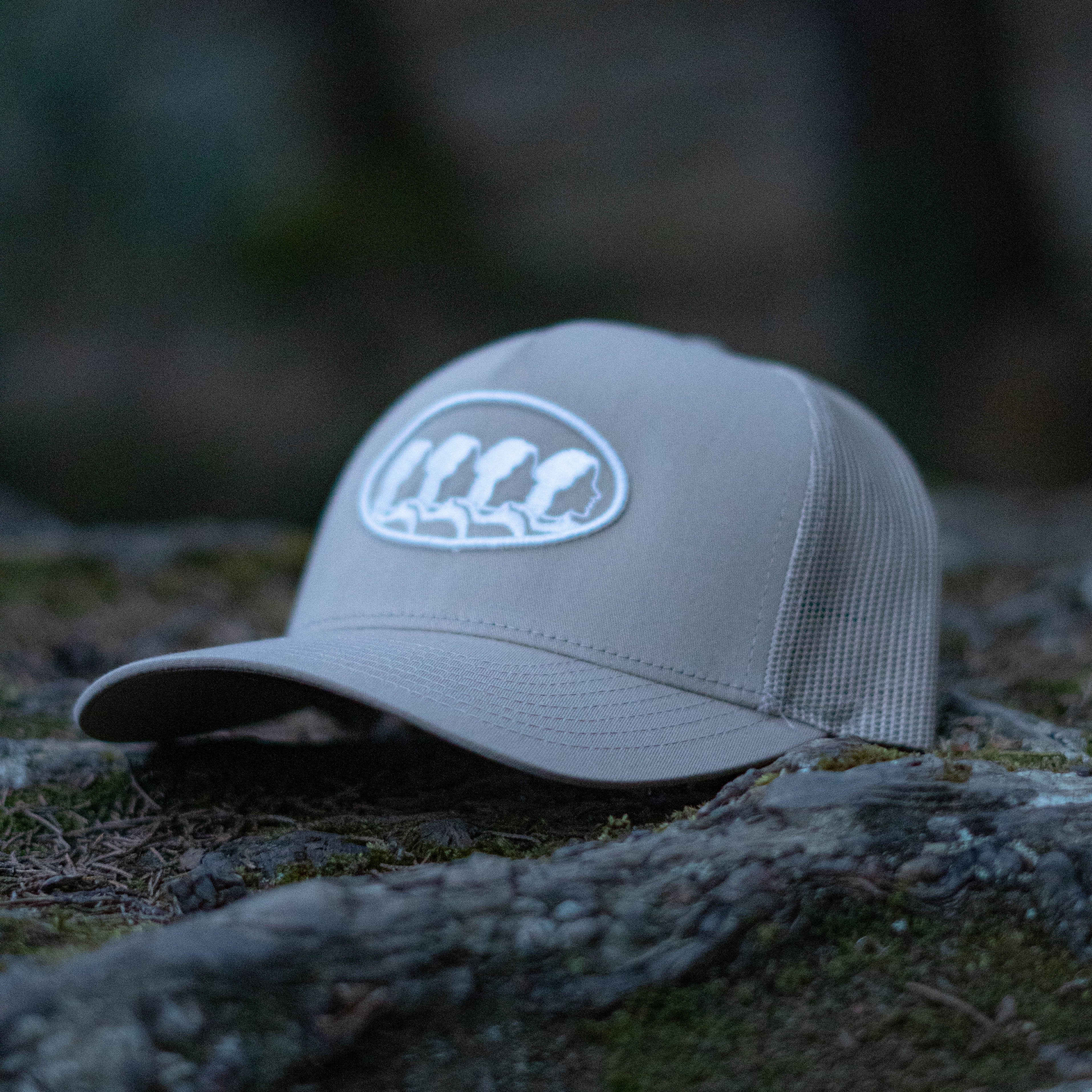 GORRA TRACKER BASIC LOGO [BEIGE]