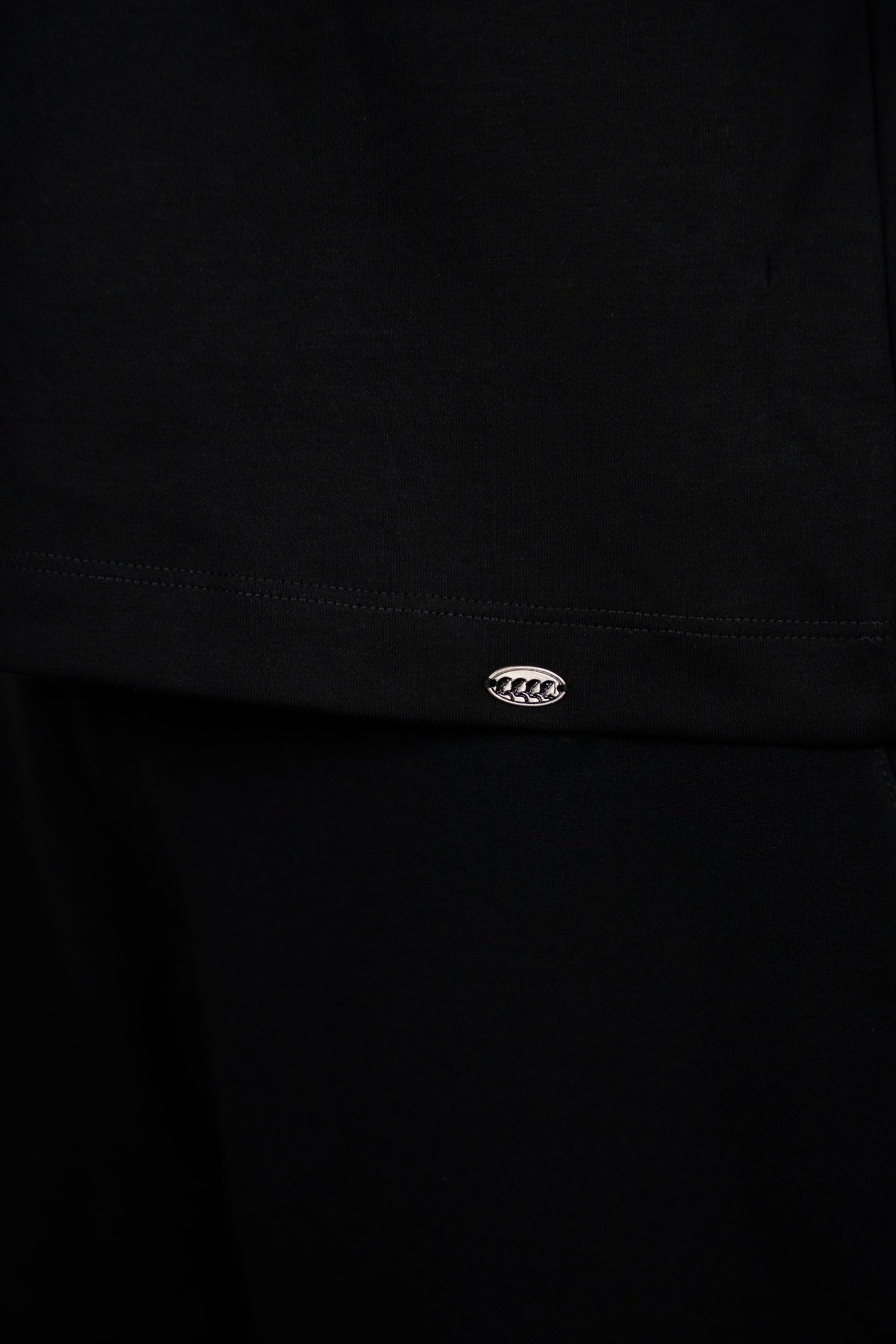 CAMISETA BASIC LOGO [NEGRO]