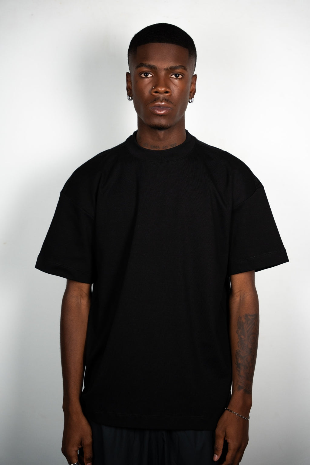 CAMISETA THE MANUSCRIPT  [NEGRO]